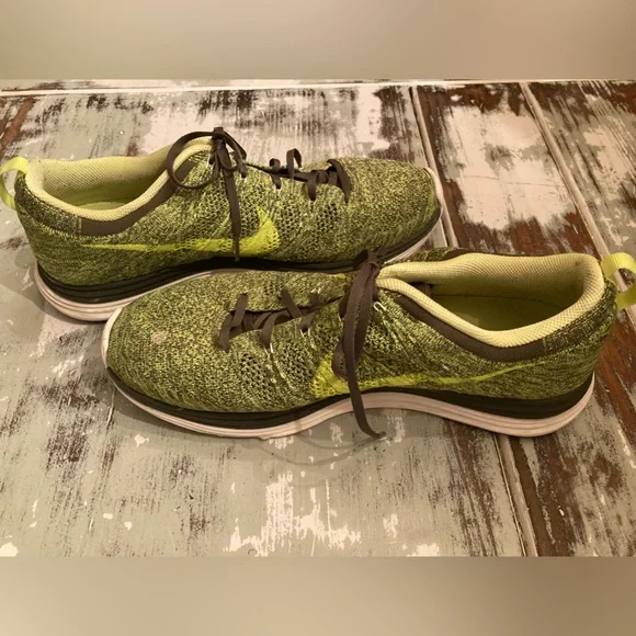 Men’s NIKE Flyknit Athletic shoes size 12. - Picture 3 of 5